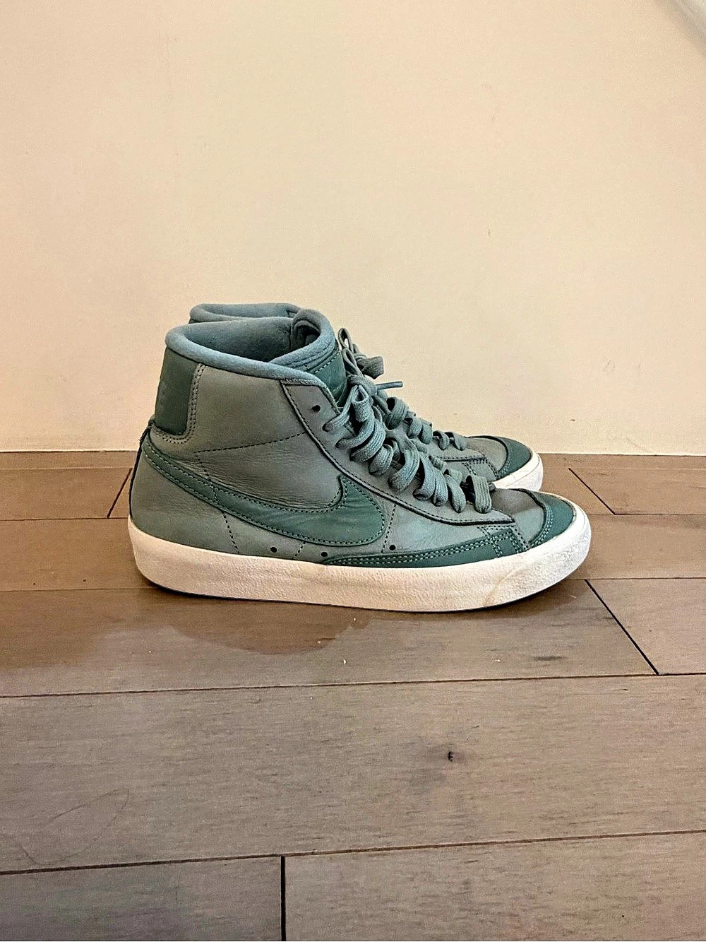 Nike - Blazer Mid - Mineral/Sail - High Top Sneakers - US Size 6.5 !! 🗽